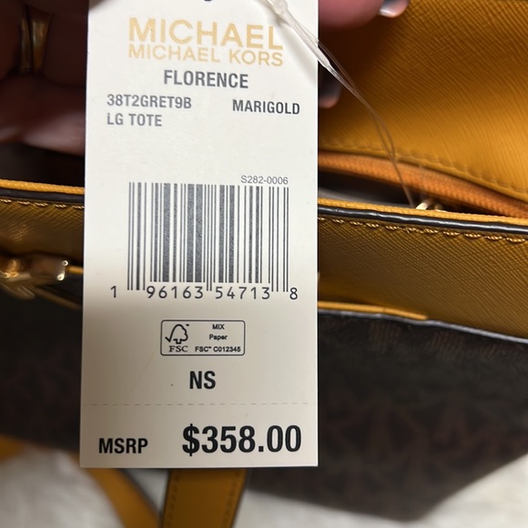 *SOLD*Michael Kors Florence Signature Luggage Large Tote**SOLD** - Picture 6 of 7